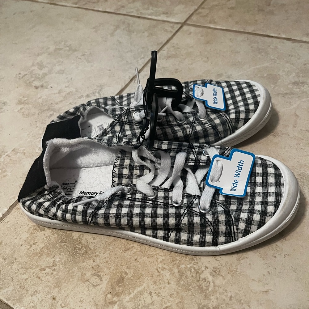 Black and White Walmart Women’s Tennis Shoes